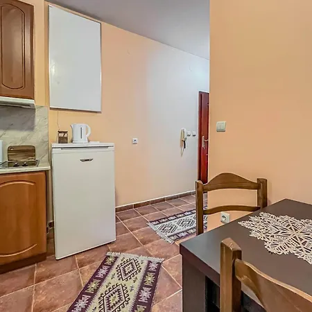 Fireplace Near Bus & Train Station 公寓