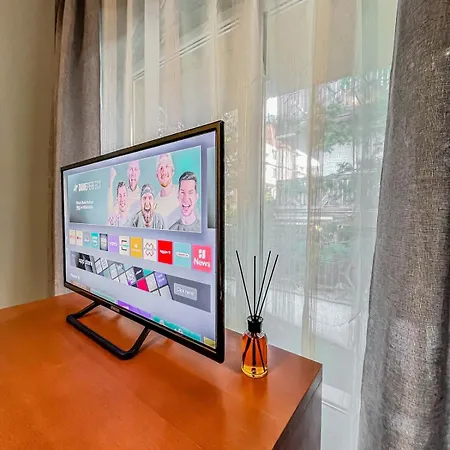 公寓 Fireplace Near Bus & Train Station