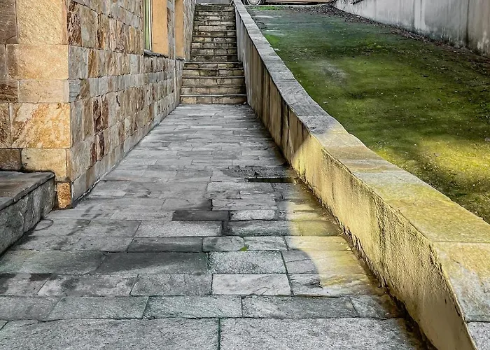 Fireplace Near Bus & Train Station 公寓