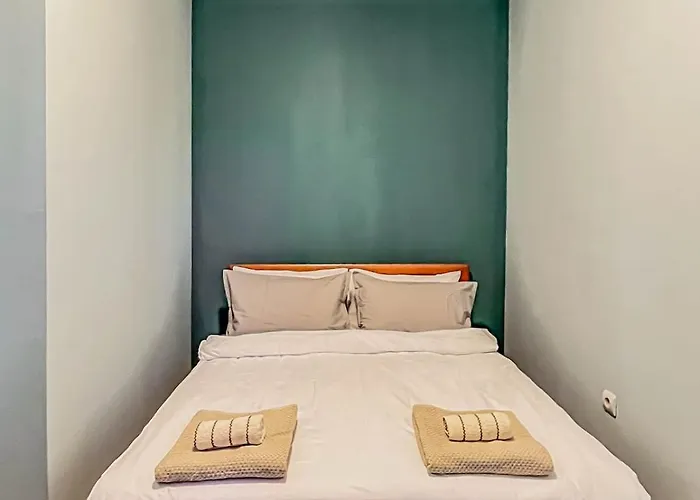 Fireplace Near Bus & Train Station 公寓