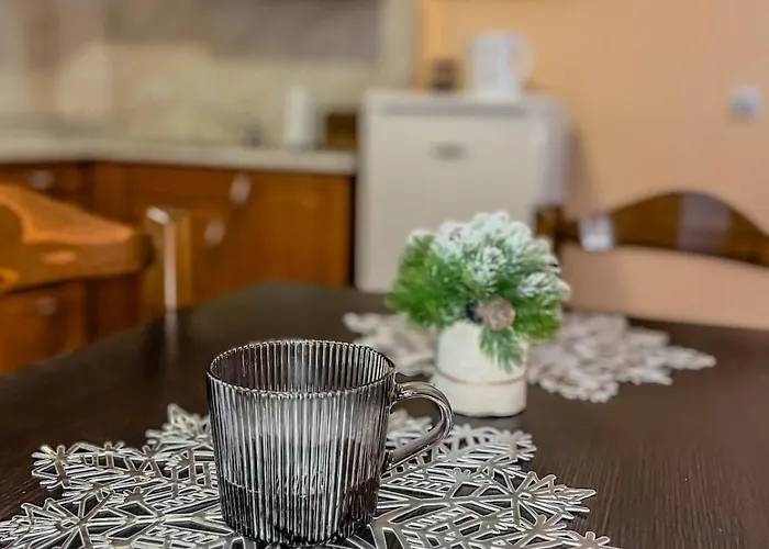 公寓 Fireplace Near Bus & Train Station *