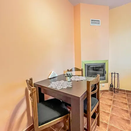 Fireplace Near Bus & Train Station Апартамент Банско