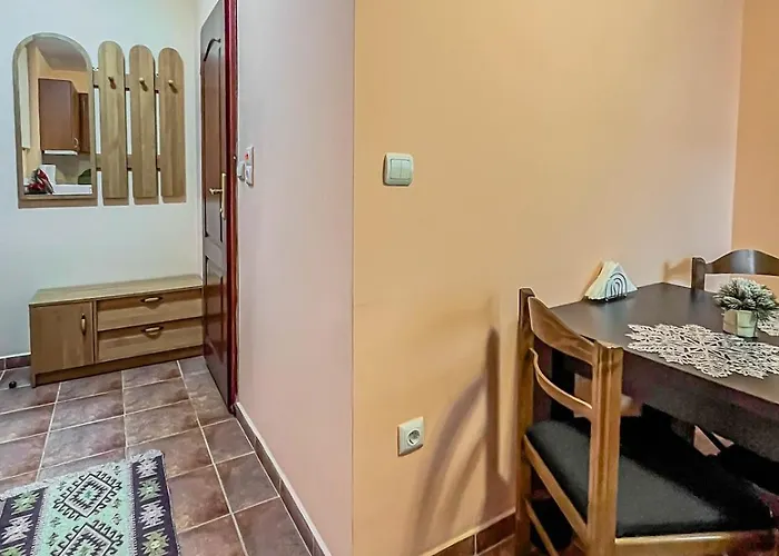 Fireplace Near Bus & Train Station Daire